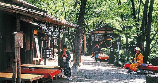 三日月村とジャパンスネークセンター