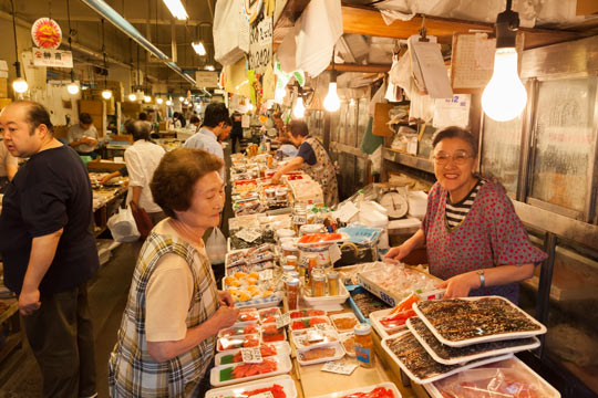 陸奥湊駅前朝市