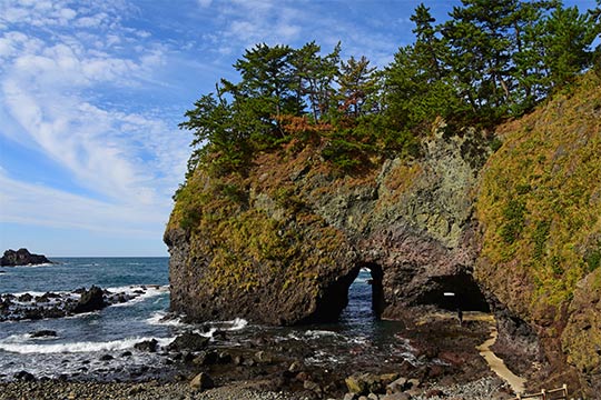 巌門（がんもん）