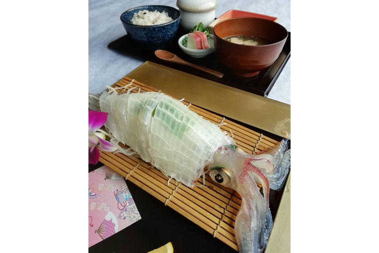 波平 イカの活き造り