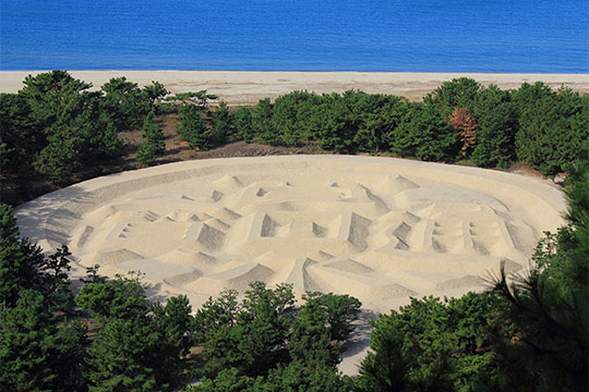 銭形砂絵（琴弾公園内）