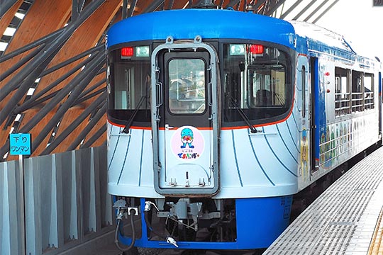 オープンデッキ型観光列車「しんたろう号・やたろう号」