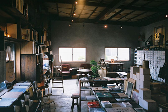 カフェ「栞日」