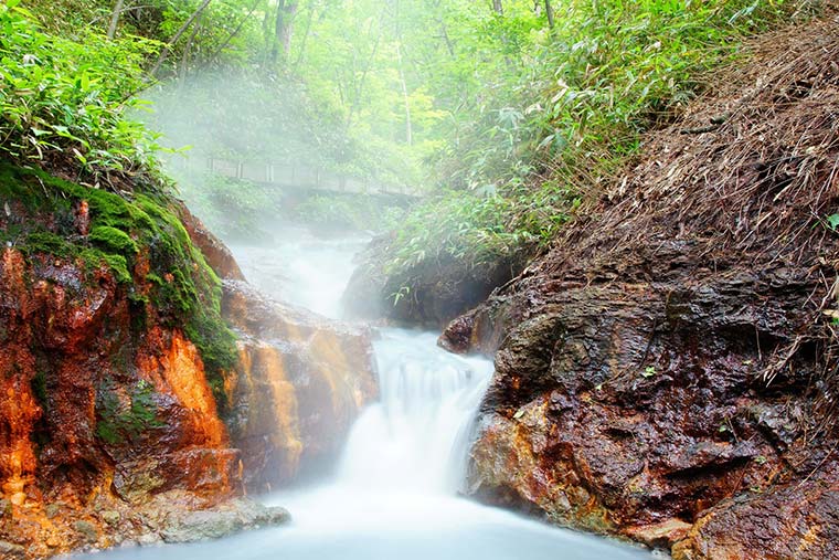 大湯沼川天然足湯