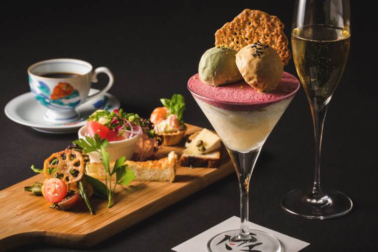 パフェ、珈琲、酒、佐藤