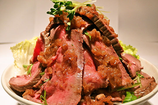 鳥園(とりえん)のローストビーフ丼