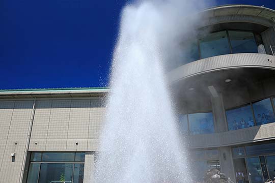 諏訪湖間欠泉センター