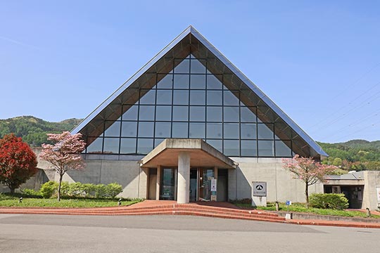 SUWAガラスの里の美術館