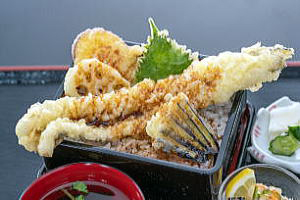 青島食堂 牛窓開運あなご重