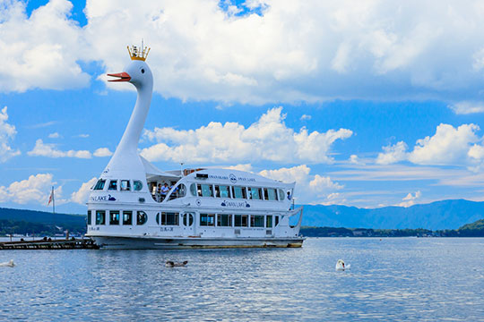 山中湖の白鳥の湖(遊覧船)