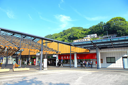 湯河原駅前広場