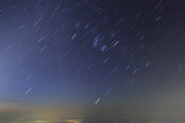 那須・朝日岳から見る登るオリオン座