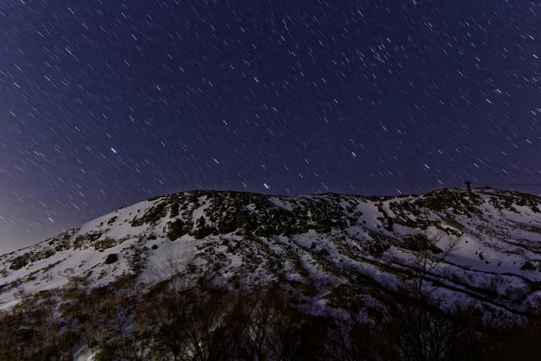 那須・茶臼岳と星空