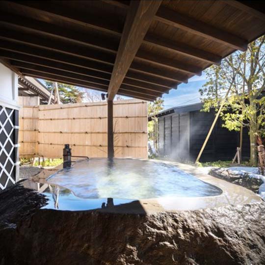 山形座　瀧波（たきなみ）　客室露天風呂