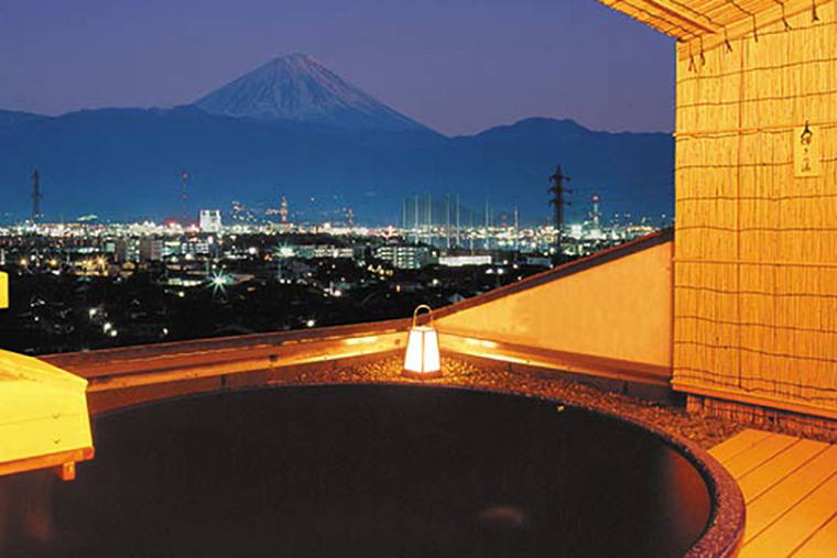 甲府の夜景を独占する温泉　１１種類の風呂　ホテル神の湯温泉