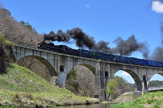 岩手県　SL銀河と宮守川橋梁