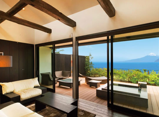 世界遺産　富士山を望む宿　富岳群青