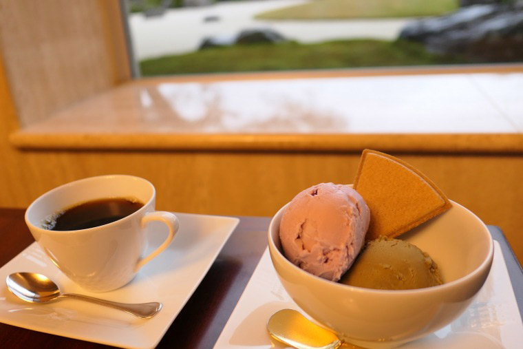 ADACHIブレンドコーヒーとアイスクリーム