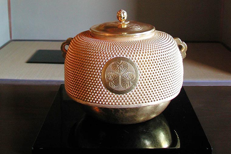 金の茶釜