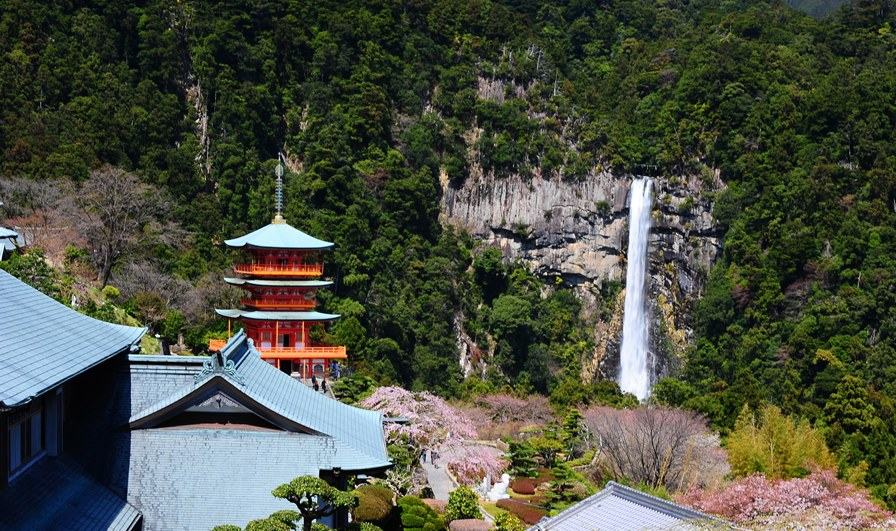 那智の滝（和歌山県）
