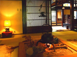 山里のいおり　草円