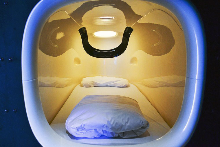 「ナインアワーズ浅草」まるで宇宙船のようなカプセルユニット