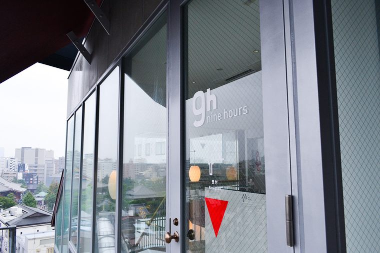 「ナインアワーズ浅草」浅草の町並みを眺めながらチェックイン