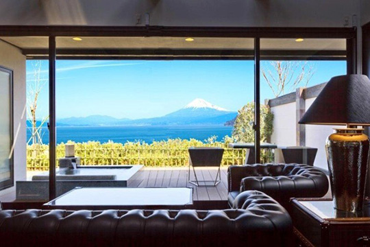 世界遺産　富士山を望む宿　富岳群青