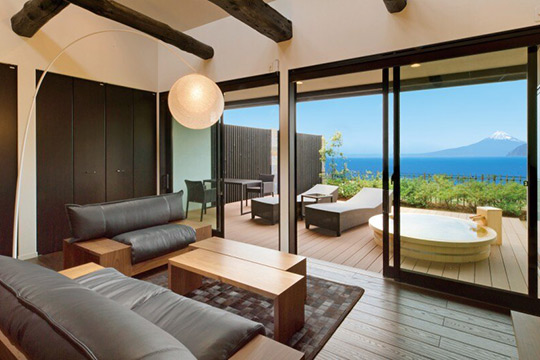 世界遺産　富士山を望む宿　富岳群青