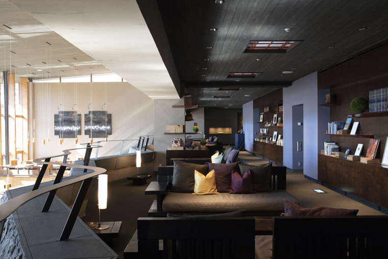 星のや軽井沢　ライブラリーラウンジ