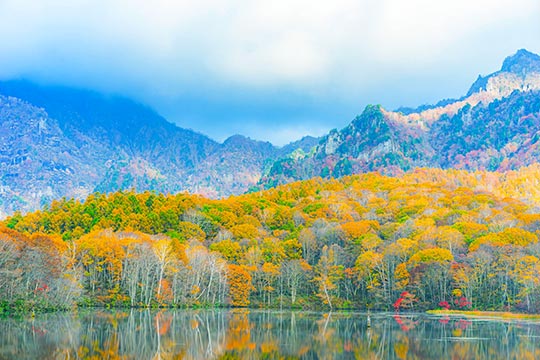 戸隠高原「鏡池」