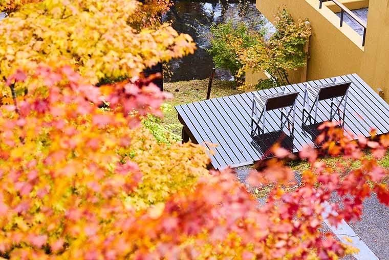 紅葉が美しい星のや軽井沢