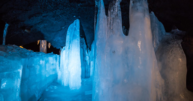 富岳風穴の氷柱