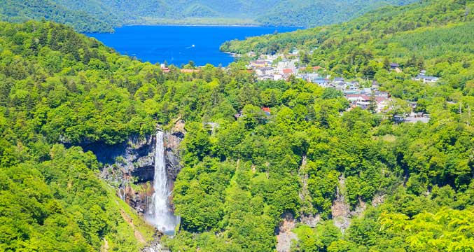 華厳の滝と中禅寺湖