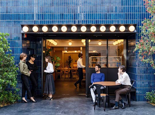 ＣＡＦＥ／ＭＩＮＩＭＡＬ　ＨＯＴＥＬ　ＯＵＲ　ＯＵＲ（アウア）