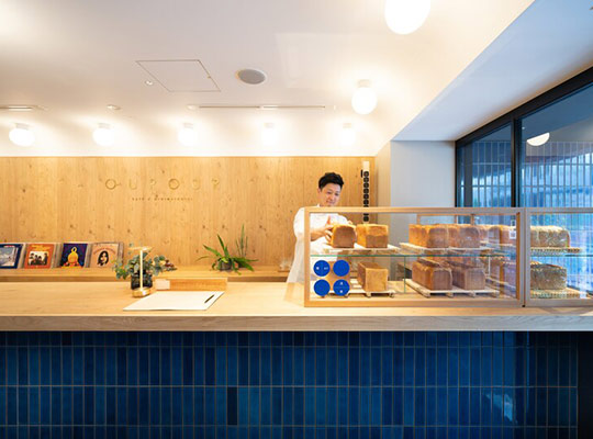 ＣＡＦＥ／ＭＩＮＩＭＡＬ　ＨＯＴＥＬ　ＯＵＲ　ＯＵＲ（アウア）