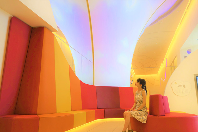 ホテル ユニバーサル ポート ヴィータ　エントランスソファ