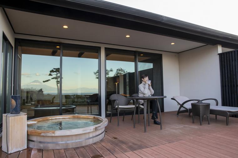 富岳群青　テラス