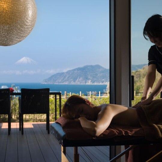 富岳群青　客室で受けられるエステ