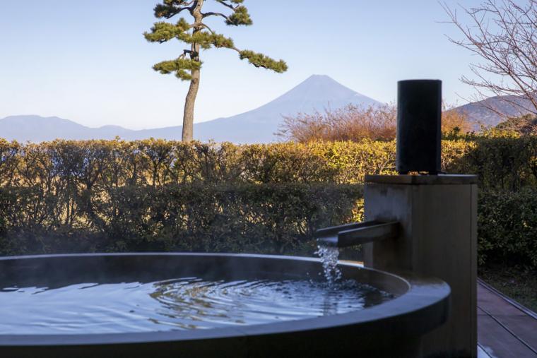 富岳群青　朝焼けの富士山