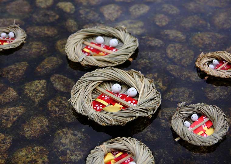 京都府京都市  下鴨神社「流し雛」