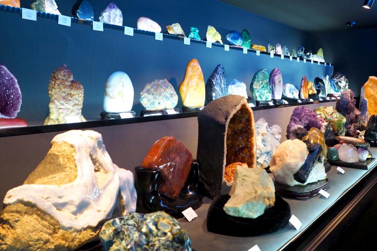 甲州天然石工房 彩石の蔵