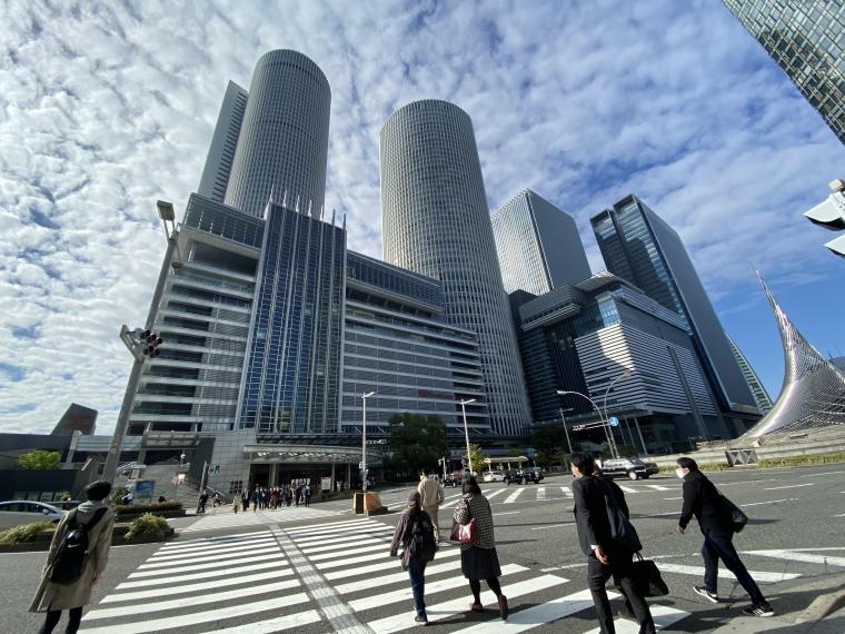 古屋駅東側（桜通口側）の様子＞