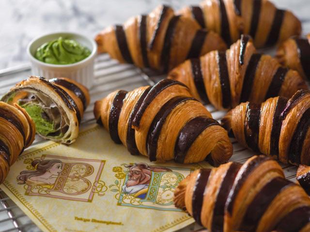 抹茶クリームとチョコレートのクロワッサン