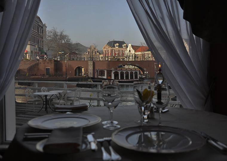 ハウステンボス　ホテルヨーロッパ　格式あるメインダイニング「デ・アドミラル」