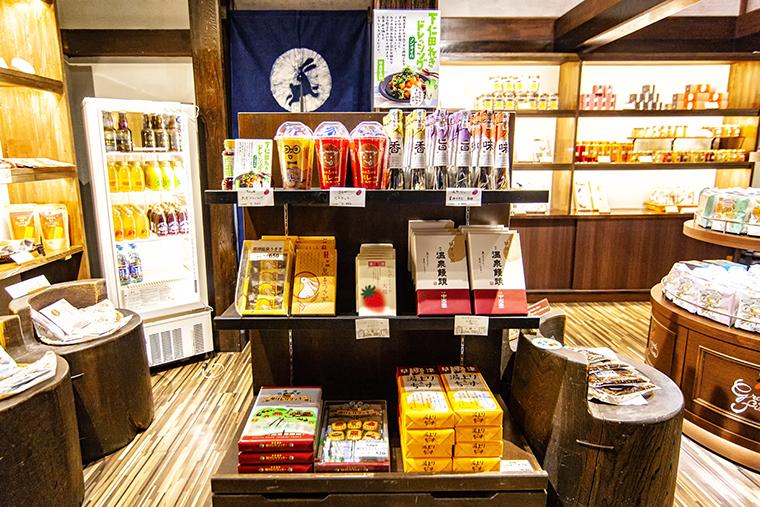 草津温泉の老舗旅館「奈良屋」　売店