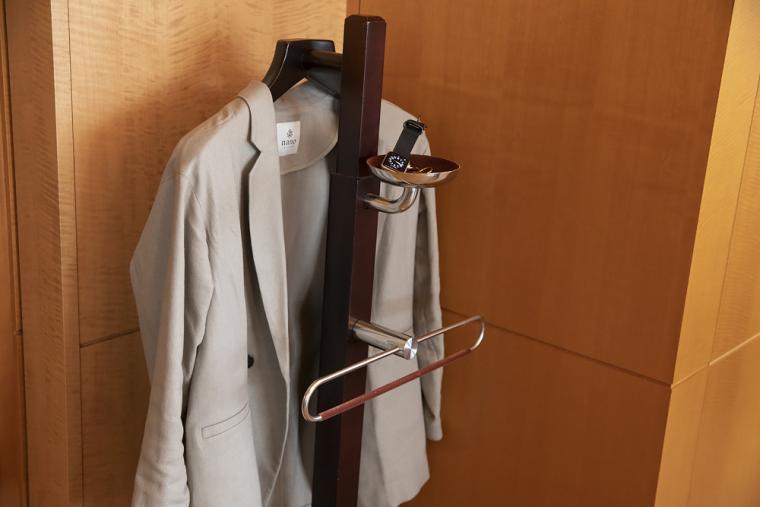 シャングリ・ラ　ホテル東京　ジャケットラック