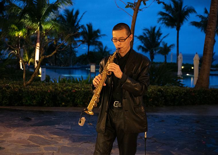 ザ・ブセナテラス　サックスの生演奏