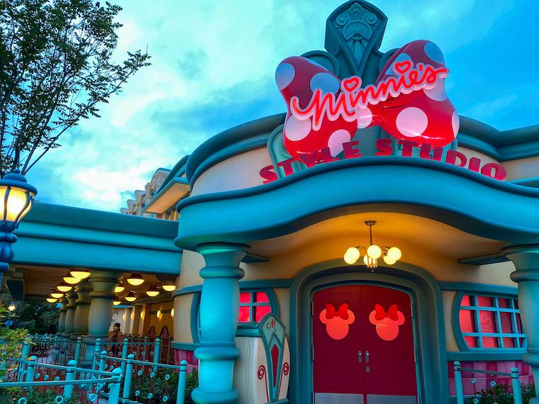 東京ディズニーランド「ミニーのスタイルスタジオ」夏限定ファッションを公開！