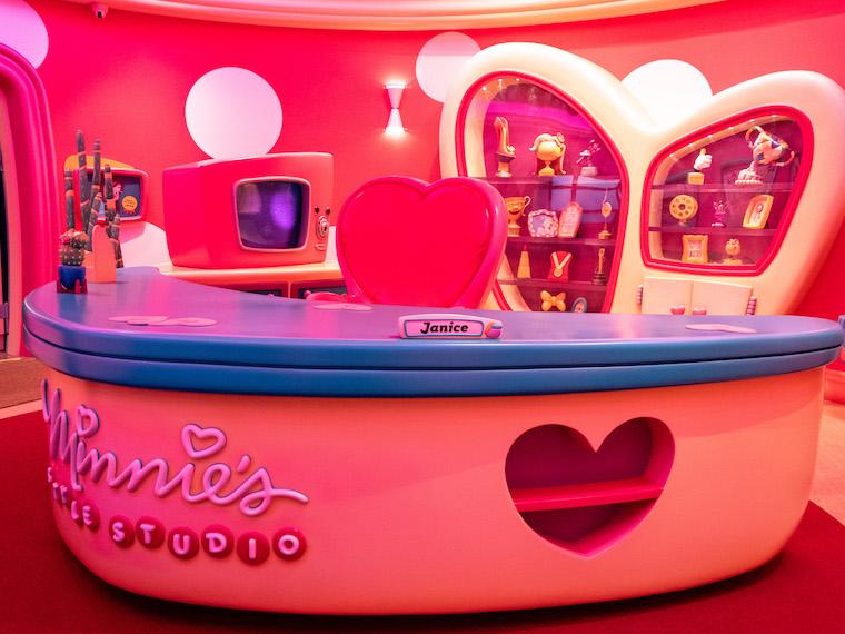 東京ディズニーランド「ミニーのスタイルスタジオ」夏限定ファッションを公開！